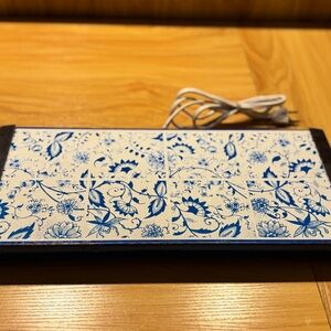 Warm-o-tray Blue and White Floral Tile Design Hot Plate